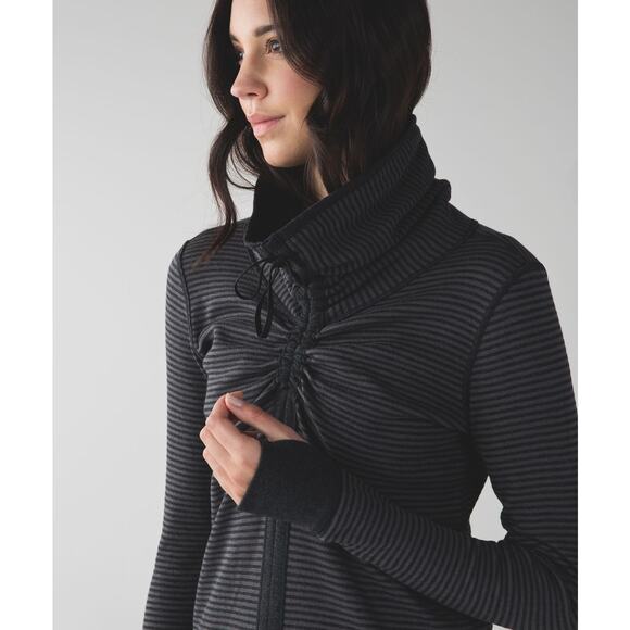 Lululemon In A Cinch Long Sleeve Tee Reversible Cowl Neck Pullover Small Gray - Picture 8 of 14